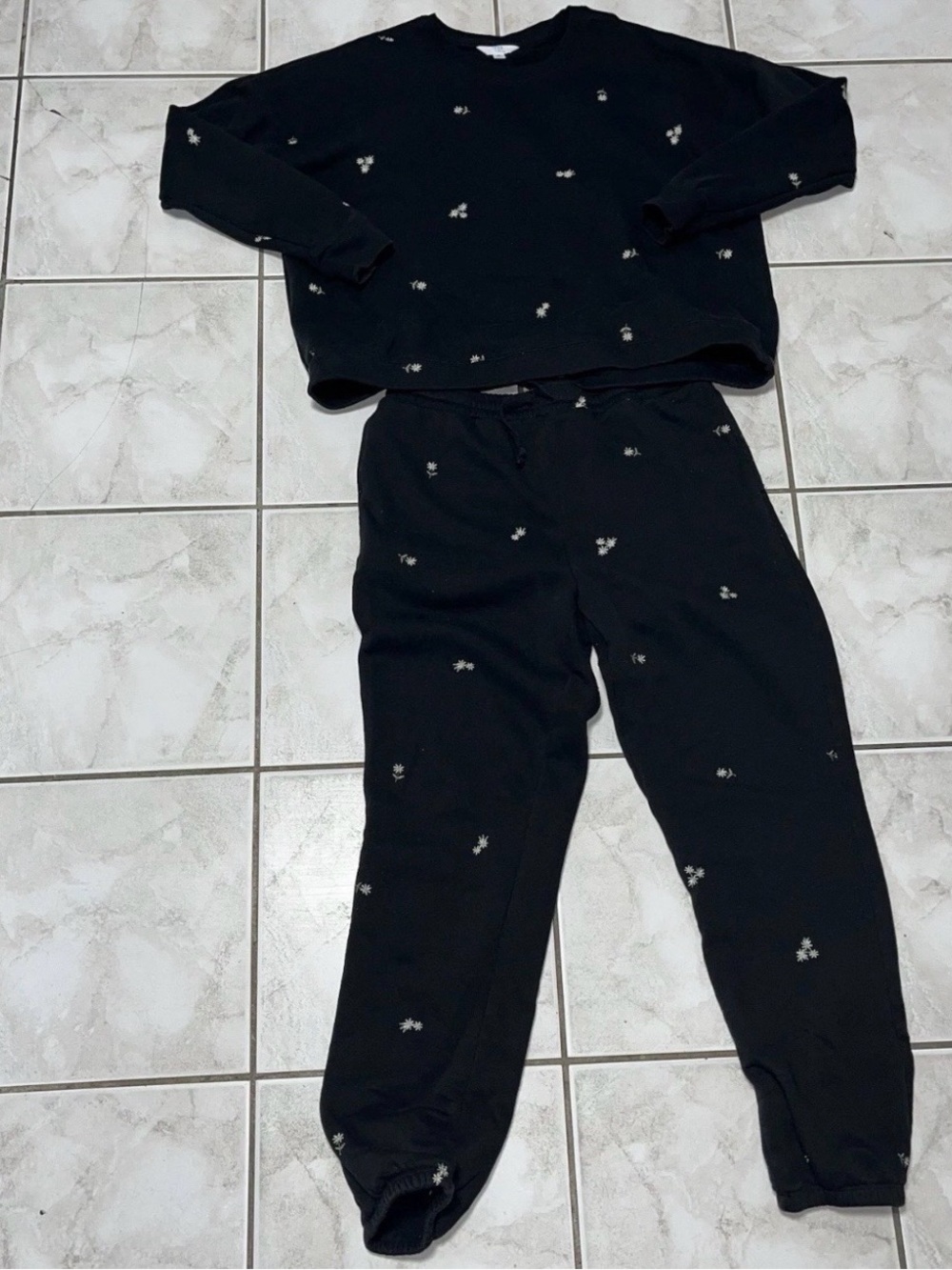 Time and Tru Women's Embroidered Floral Matching Sweats